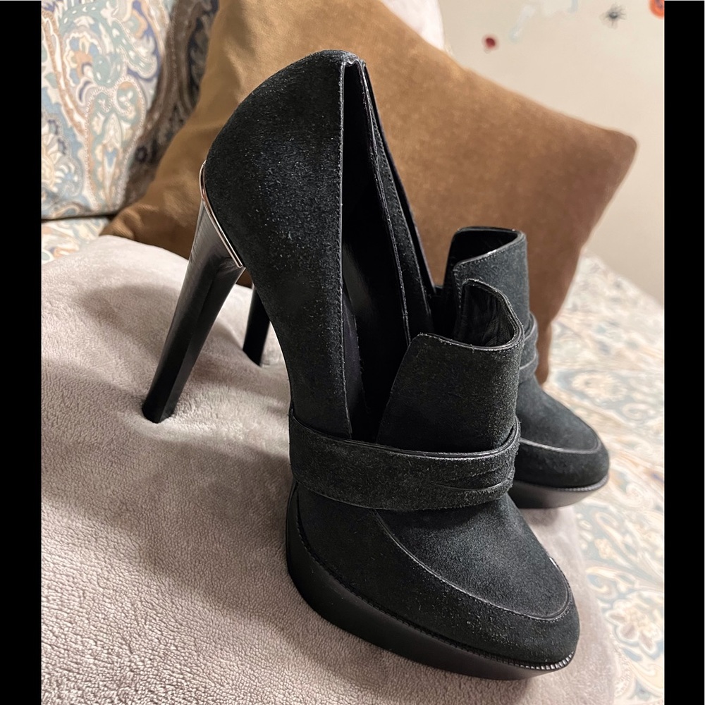 Authentic Burberry suede heels